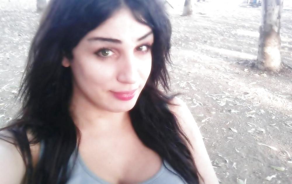 8P Turkish woman: Aliye