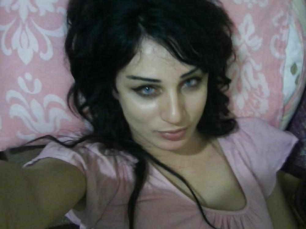 8P Turkish woman: Aliye