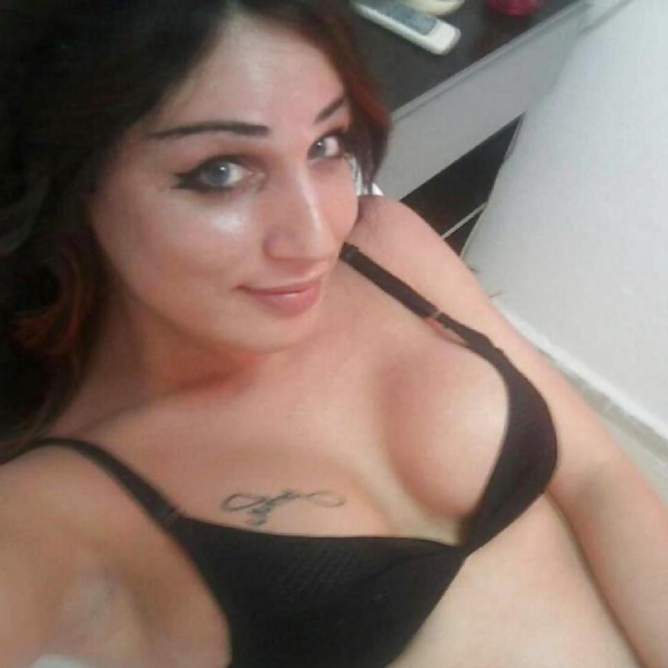 8P Turkish woman: Aliye
