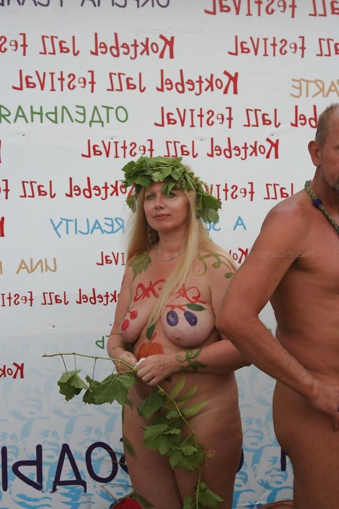 25P Mature beach bunnies and mermaids with natural tits XVI 