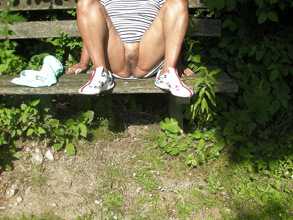6P Outside flash hur ass and pussy