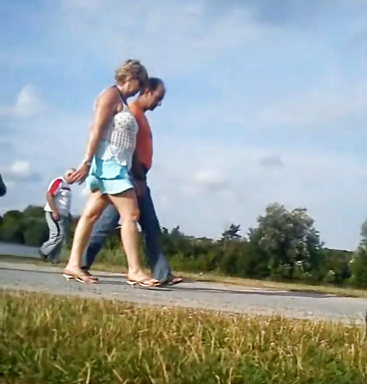 11P Slut flashed in park