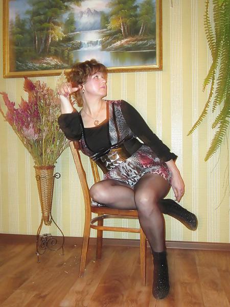 25P Russians mature woman with sexy legs!