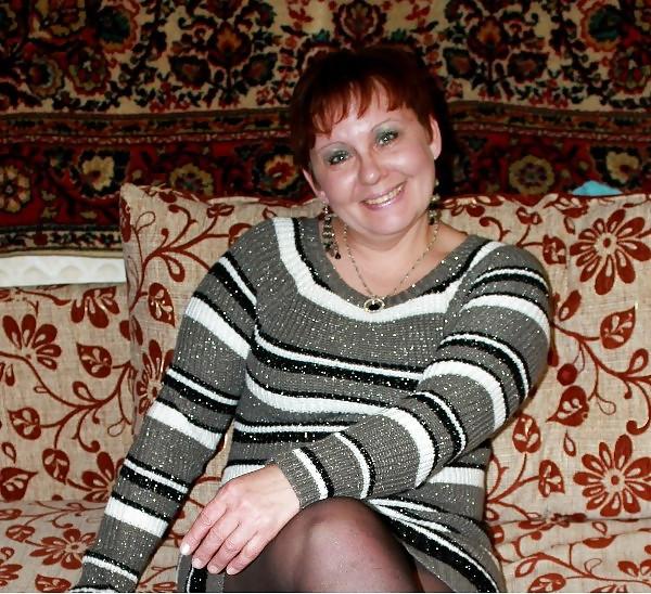 25P Russians mature woman with sexy legs!