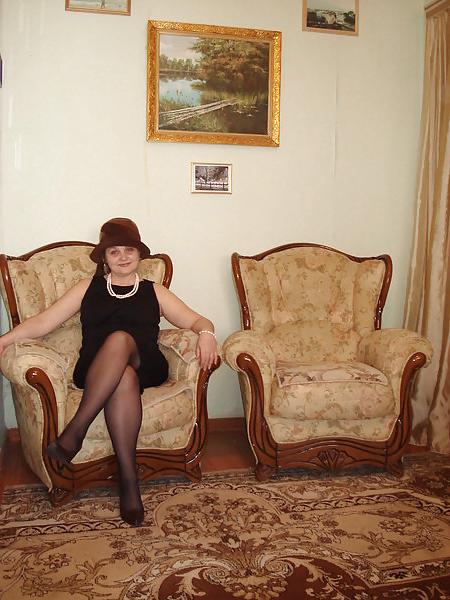 25P Russians mature woman with sexy legs!