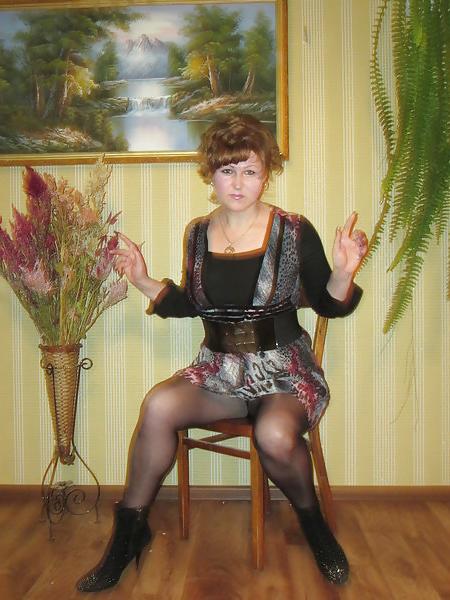 25P Russians mature woman with sexy legs!