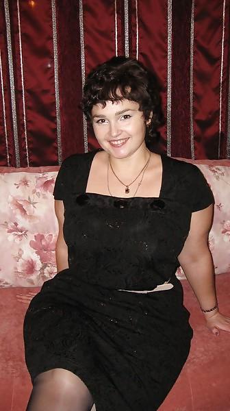 25P Russians mature woman with sexy legs!