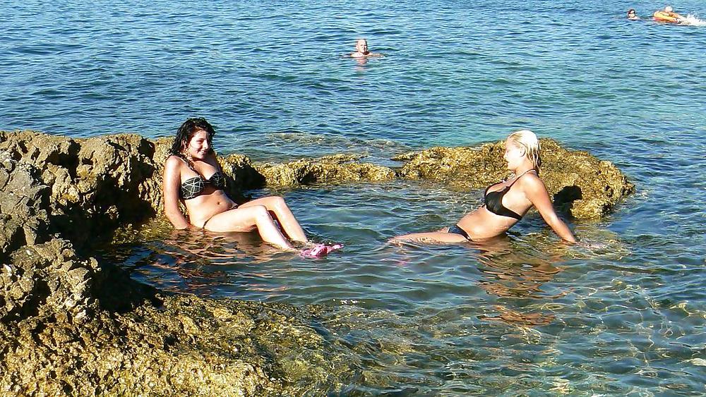 25P Beach Tits