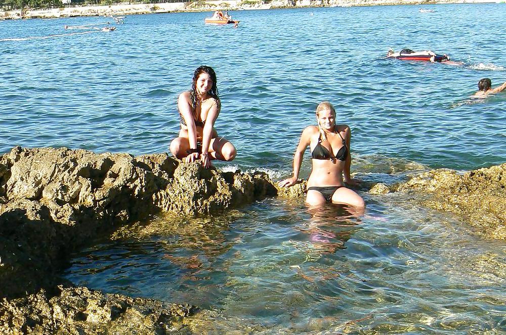 25P Beach Tits