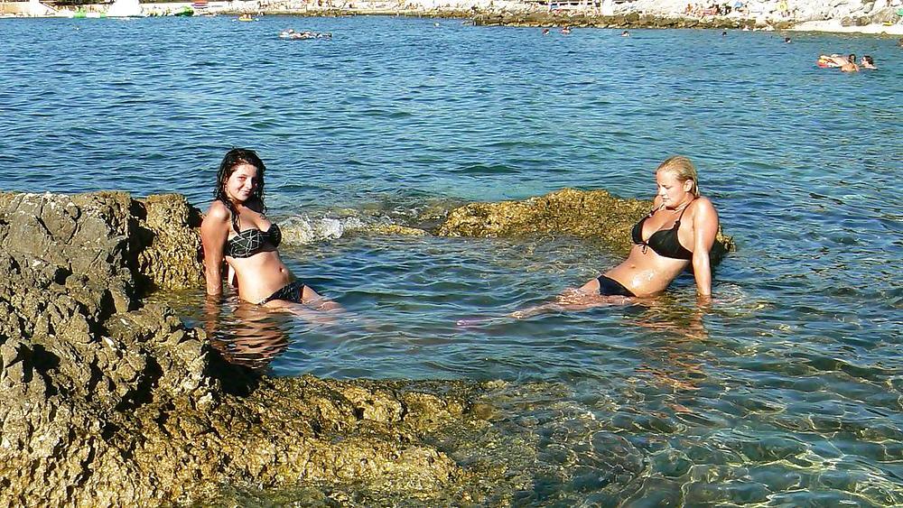 25P Beach Tits