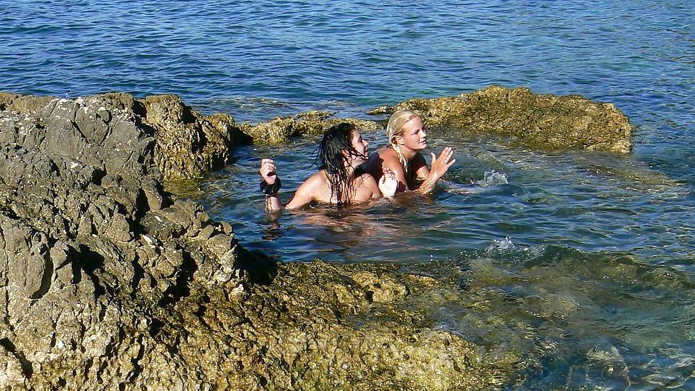 25P Beach Tits