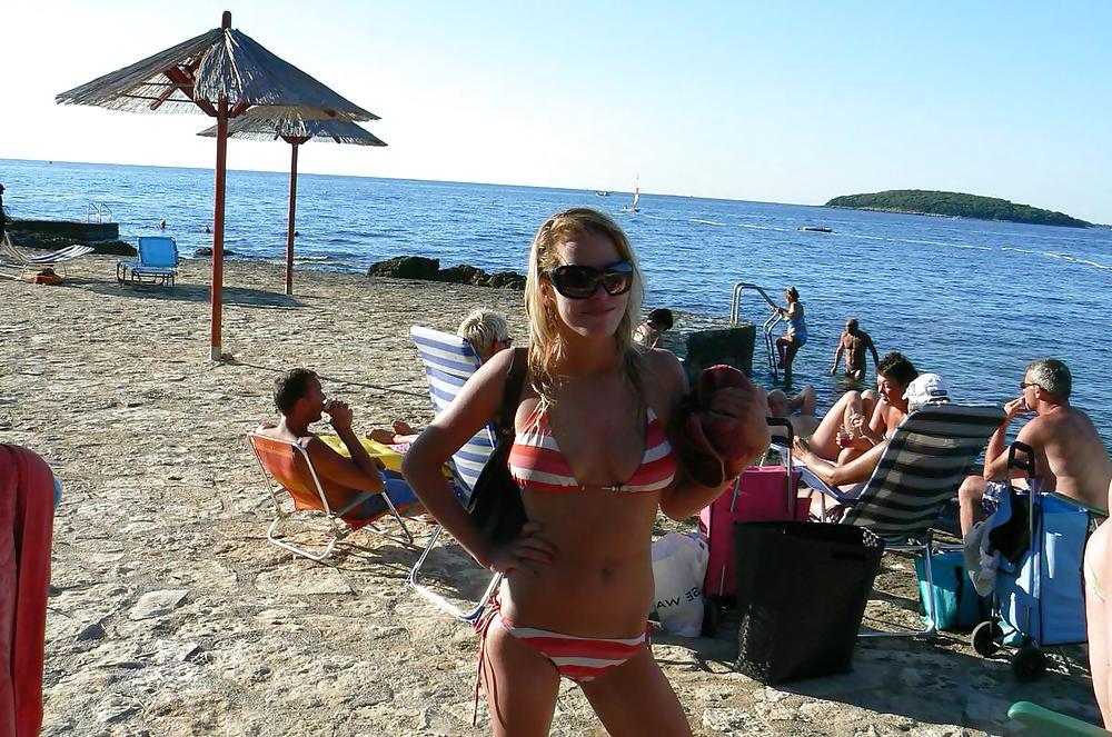 25P Beach Tits