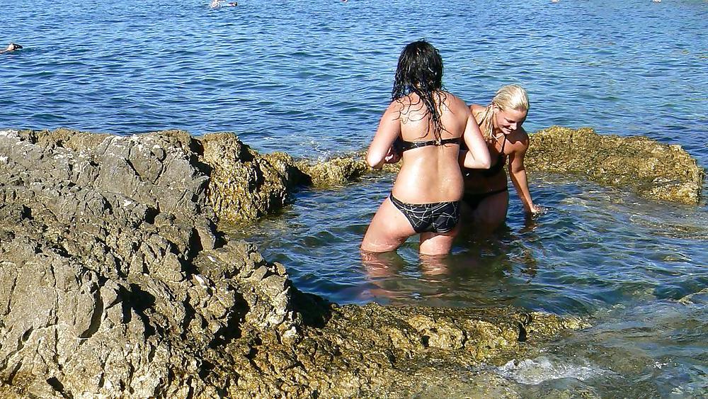 25P Beach Tits