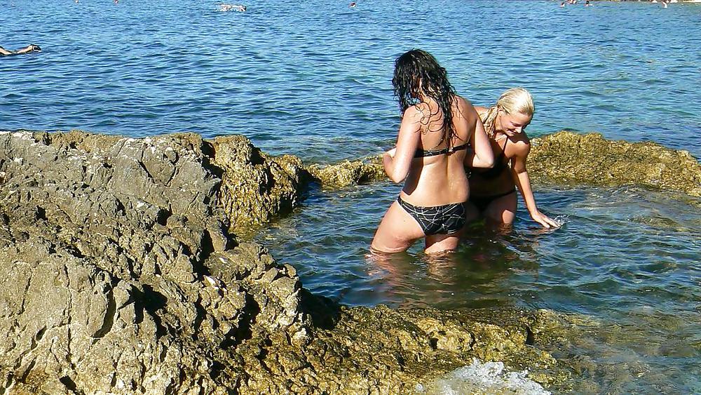 25P Beach Tits