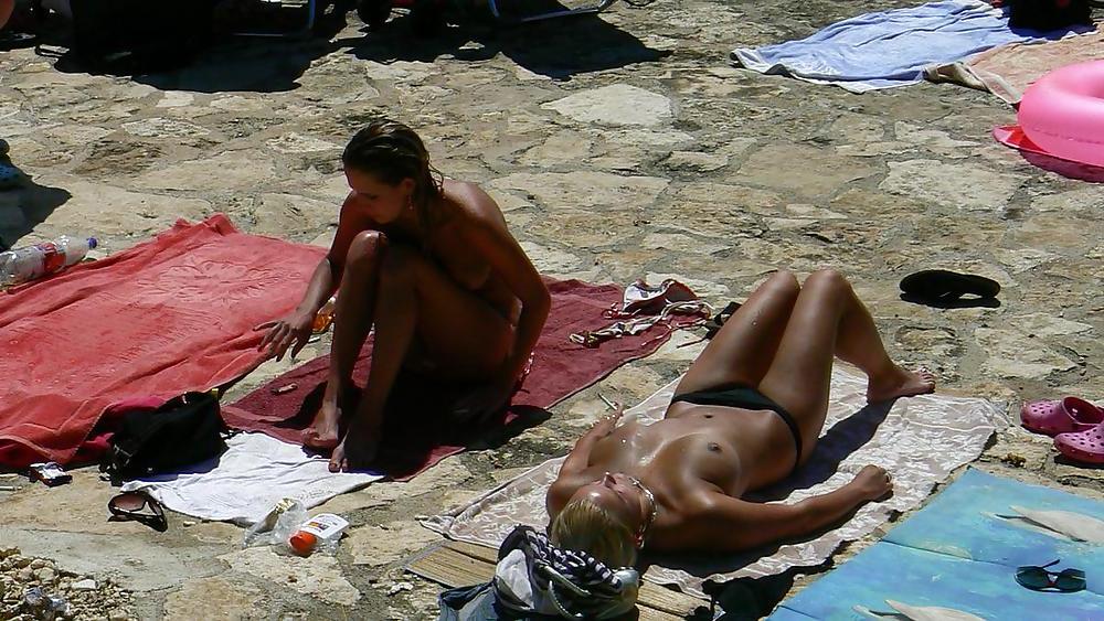 25P Beach Tits