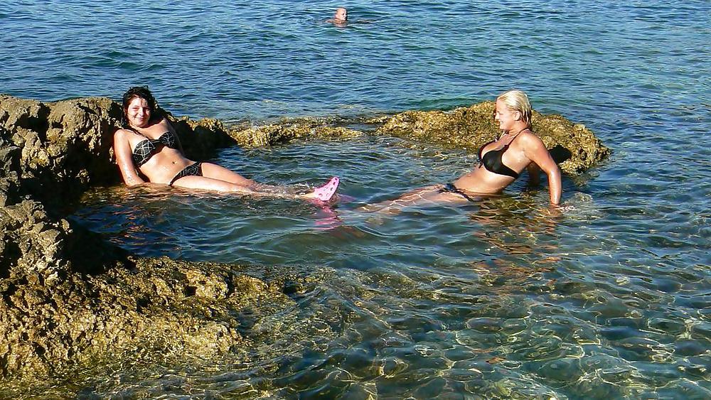 25P Beach Tits