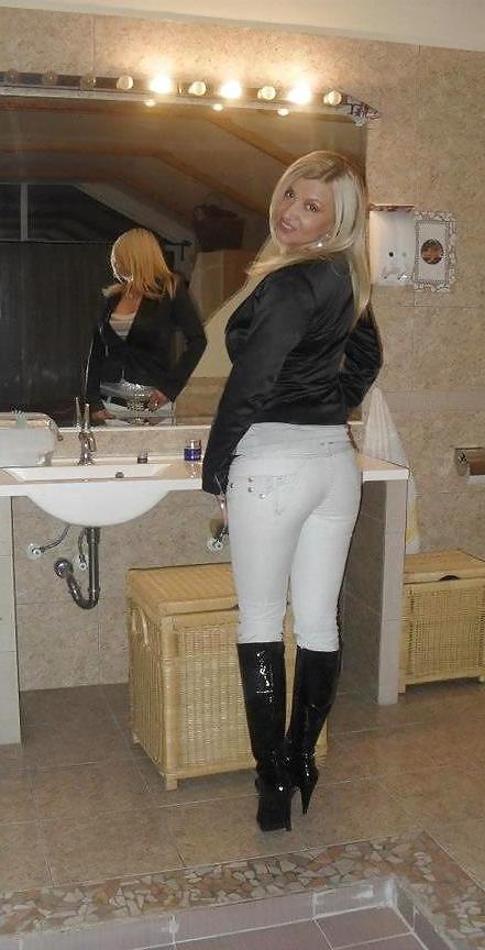 25P Amazing blonde bombshell milf nn