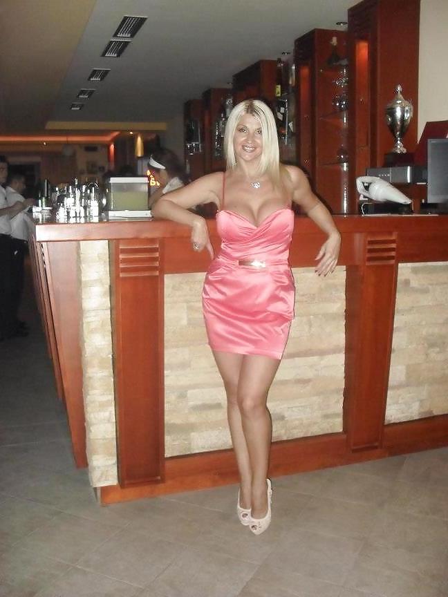 25P Amazing blonde bombshell milf nn
