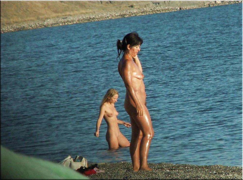 25P Reife Strand-Nudisten
