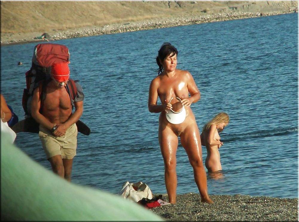25P Reife Strand-Nudisten