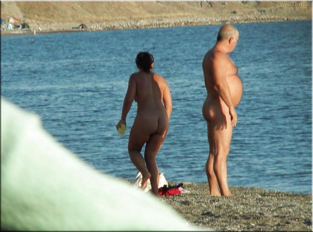 25P Reife Strand-Nudisten