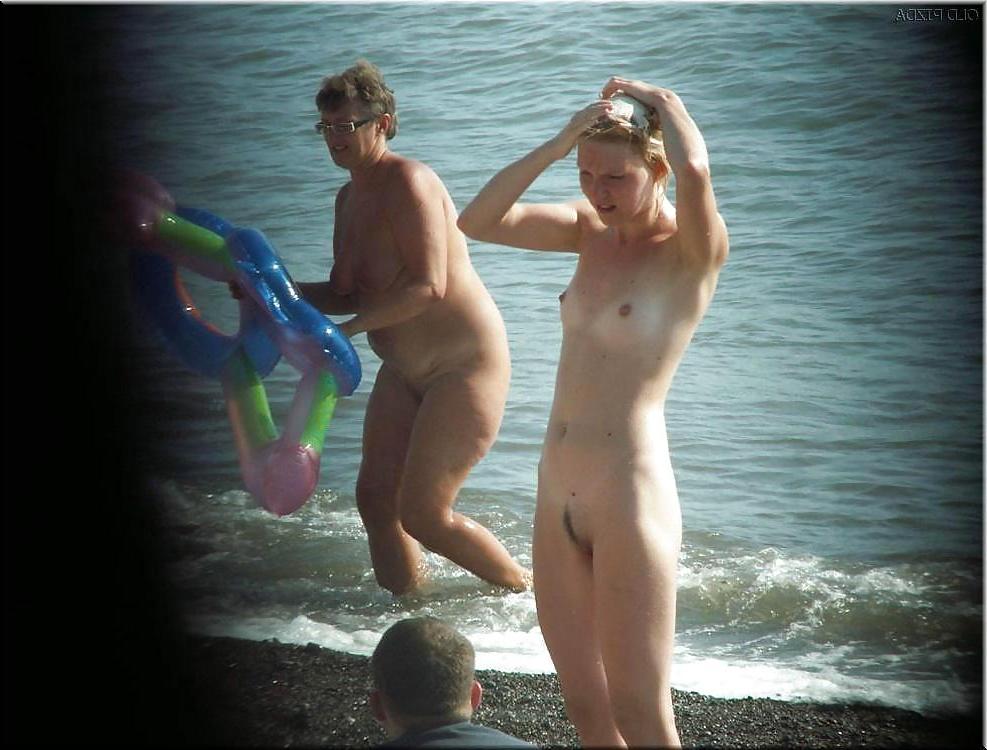 25P Reife Strand-Nudisten