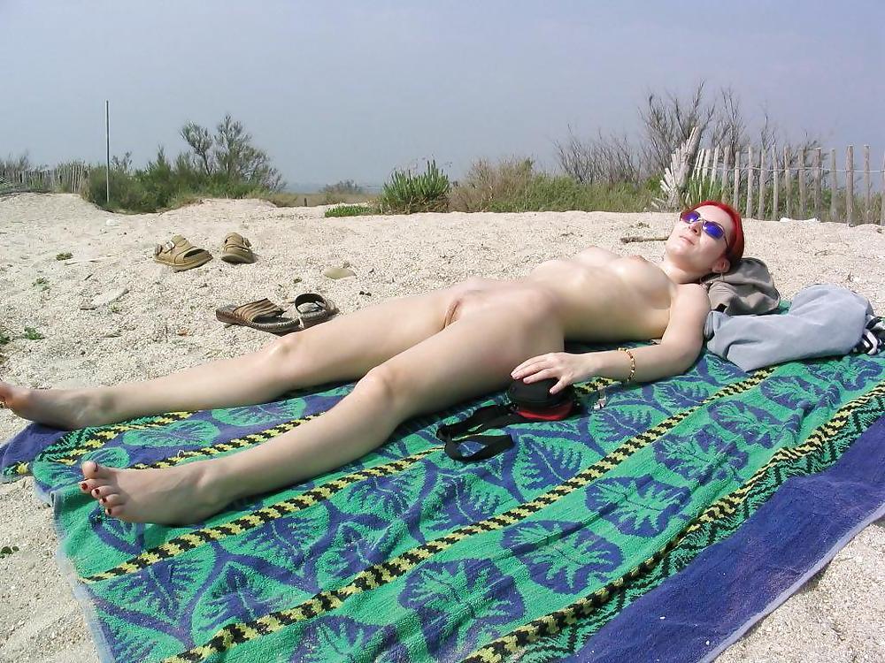 25P Horny nudist girls showing pussies & tits Beach teen 15