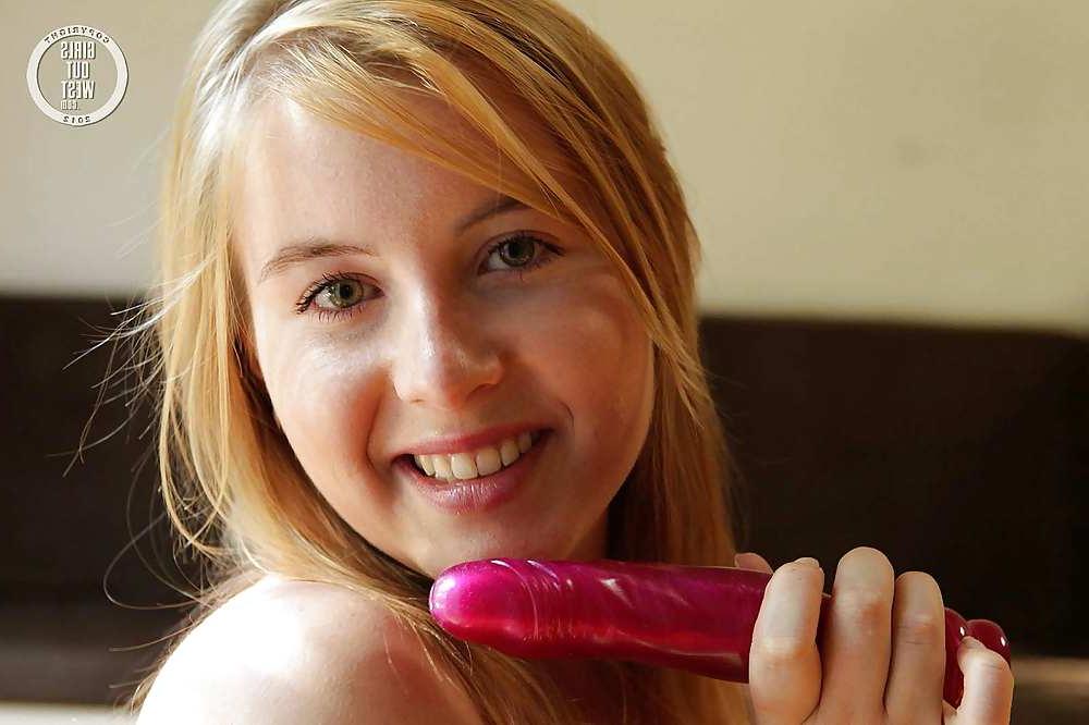 16P Beautiful amateur blondie toys her tight hairy pussy