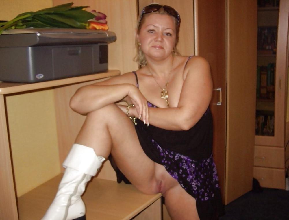 25P MILF Upskirt - 3