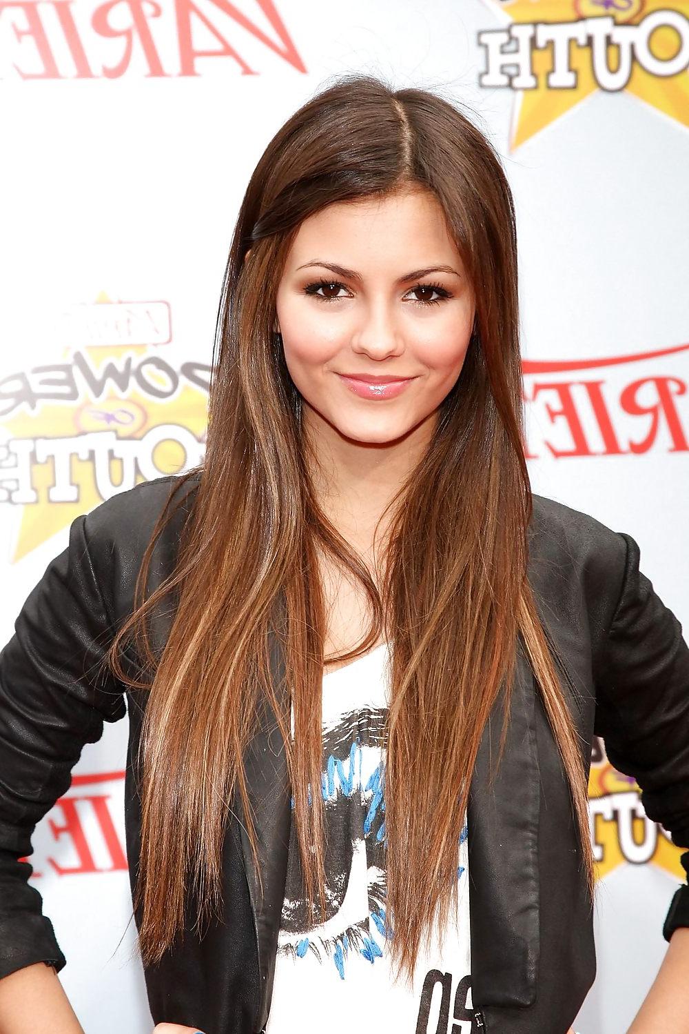 25P Victoria Justice aus Leder