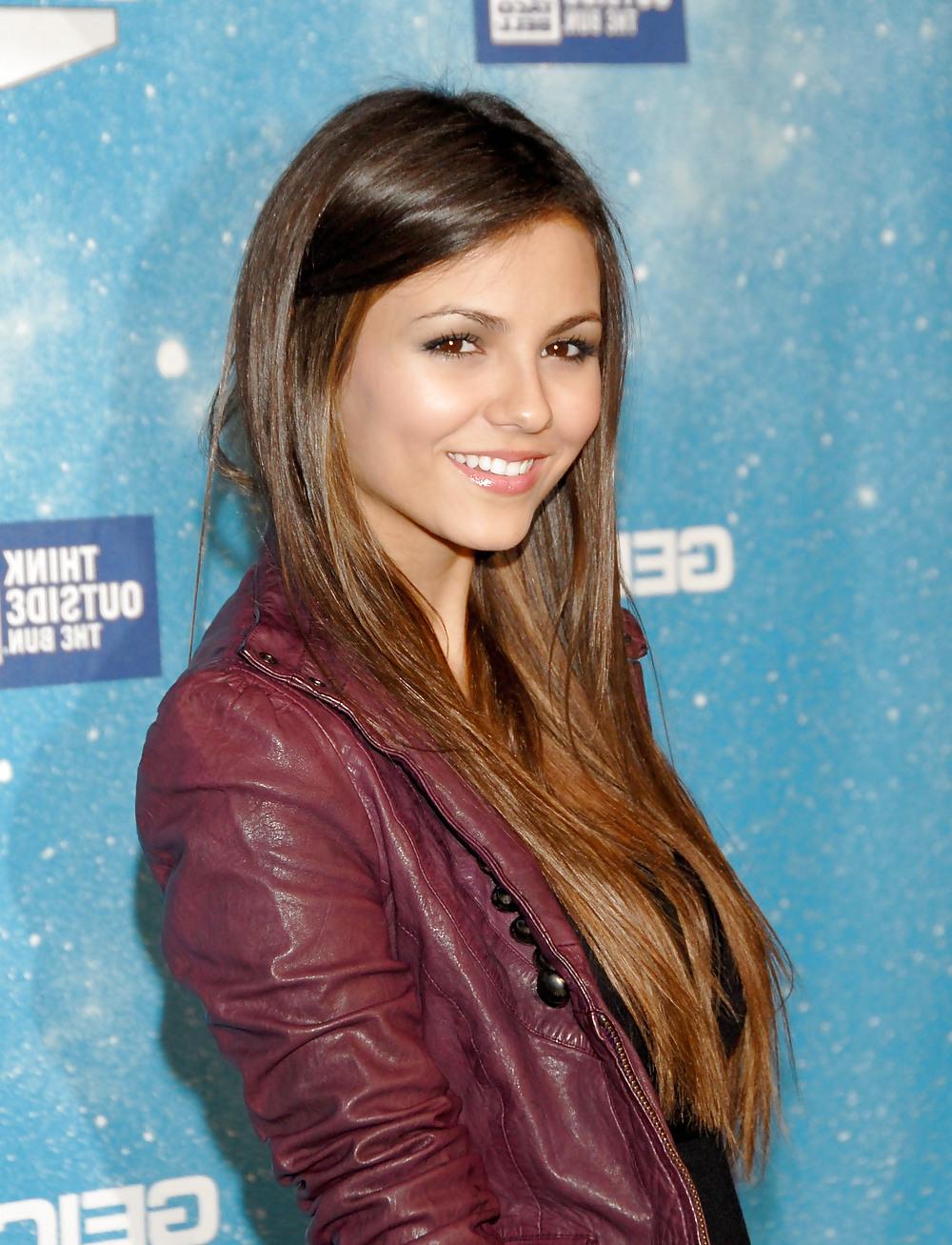 25P Victoria Justice aus Leder