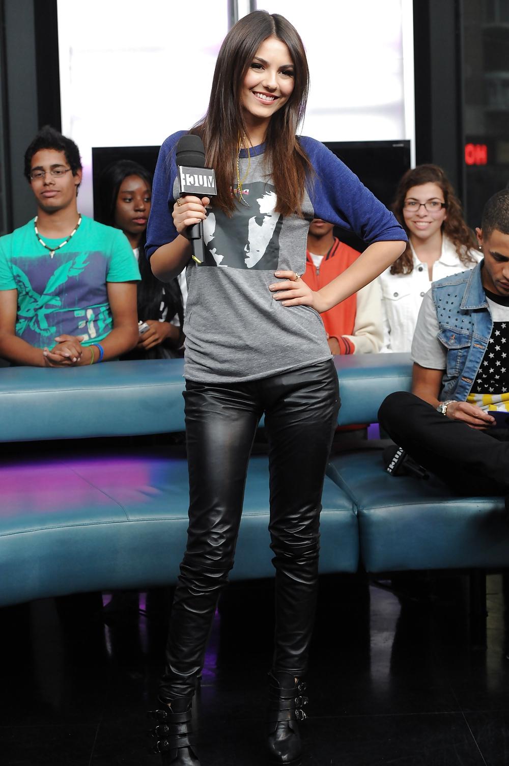25P Victoria Justice aus Leder