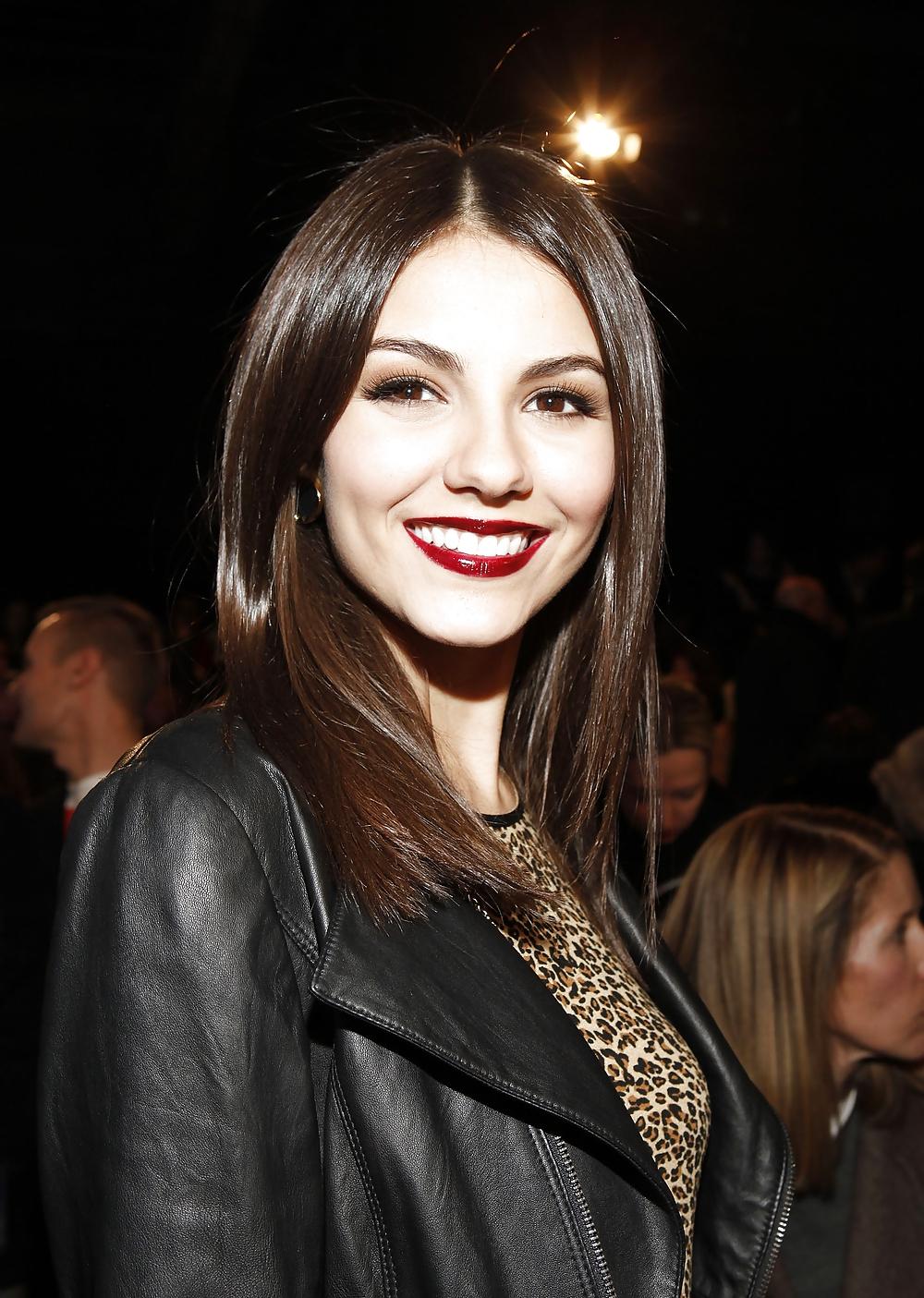 25P Victoria Justice aus Leder