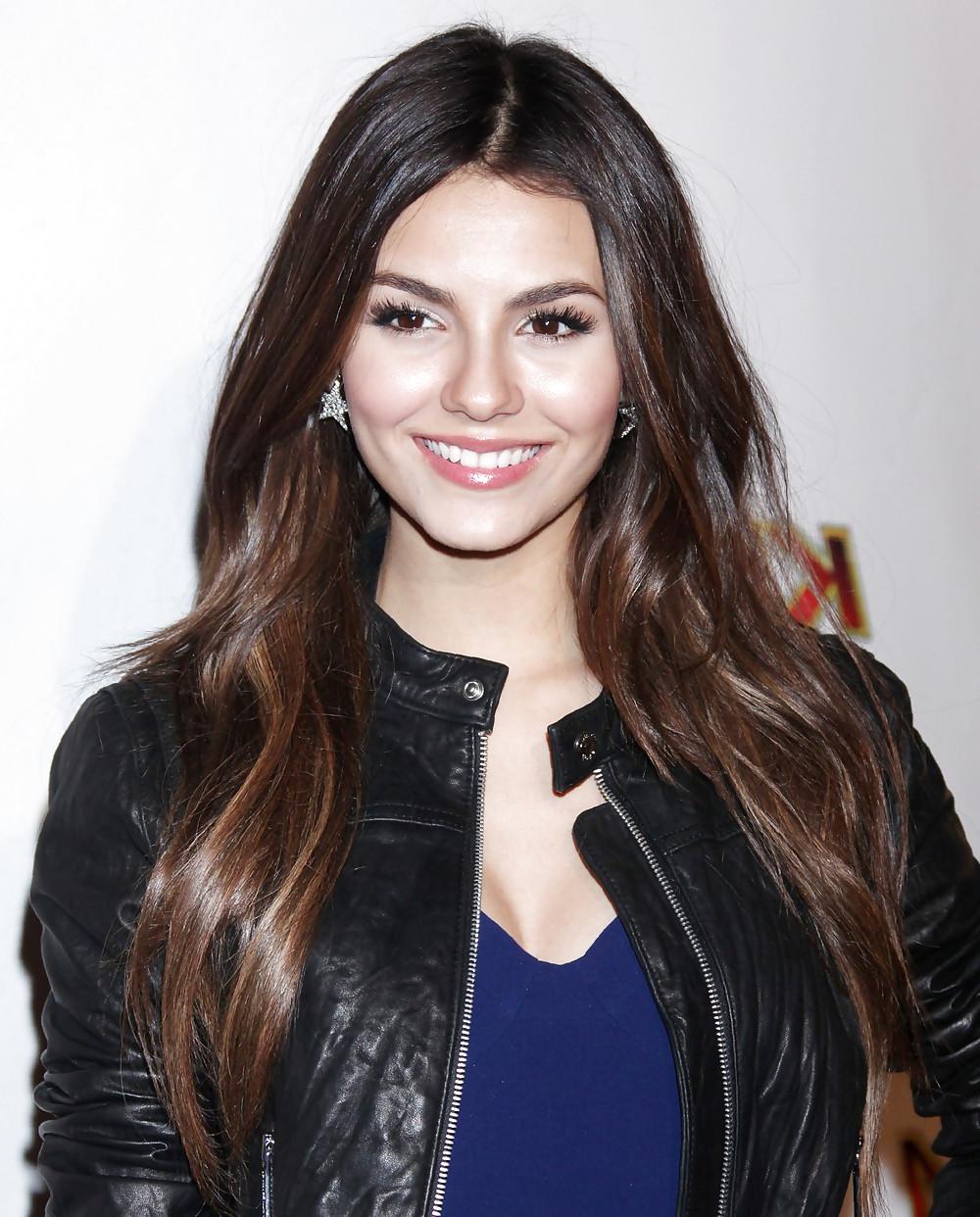 25P Victoria Justice aus Leder