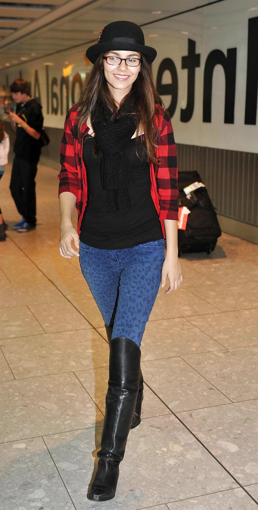25P Victoria Justice aus Leder