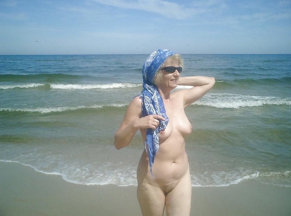 25P Granny on the Beach