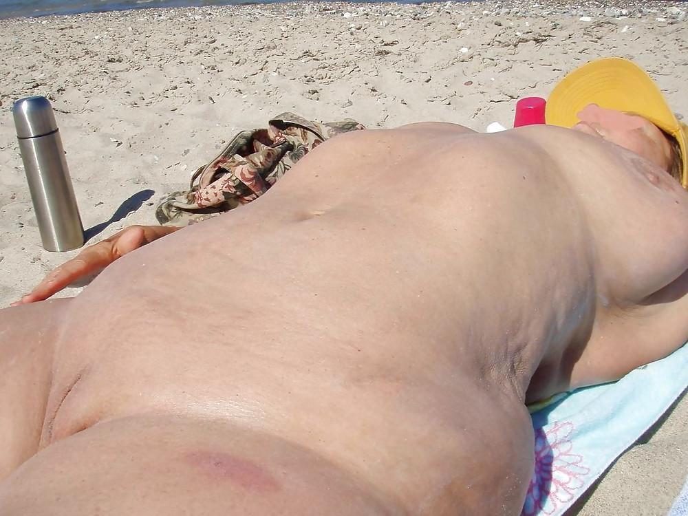 25P Granny on the Beach