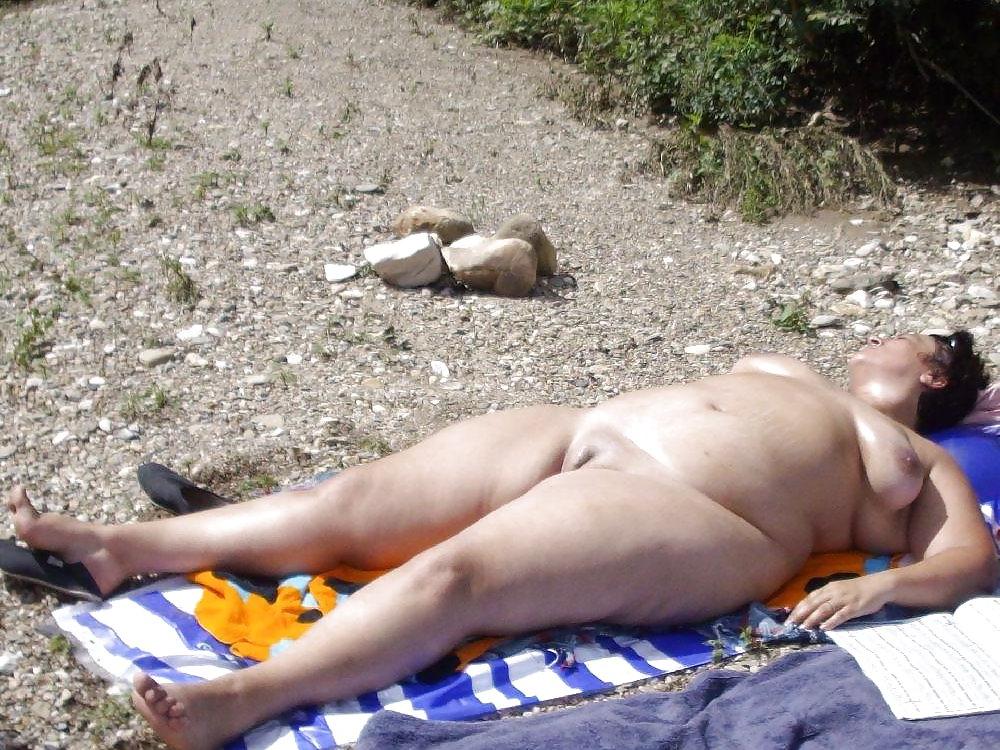 25P Granny on the Beach