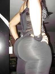 25P Girls in yoga pants