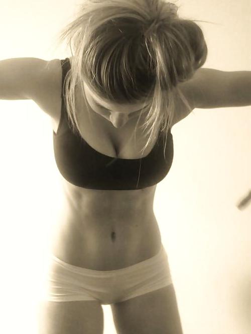 25P Girls in yoga pants