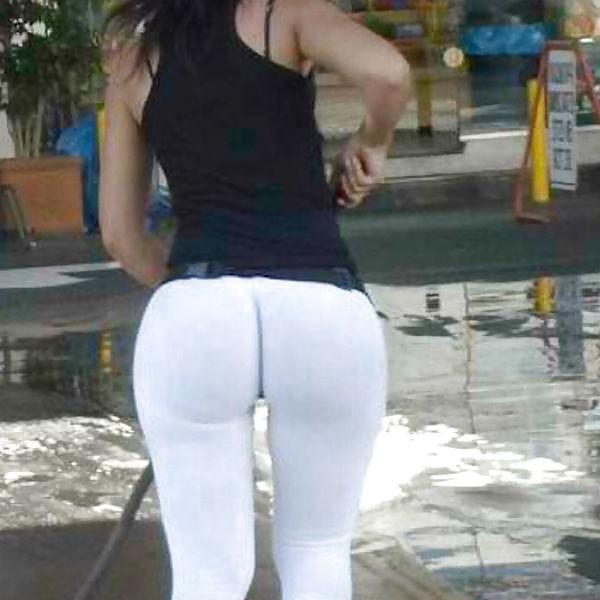 25P Girls in yoga pants