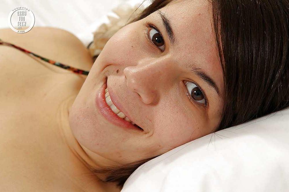 16P Amateur brunette babe with a beautiful hairy pussy