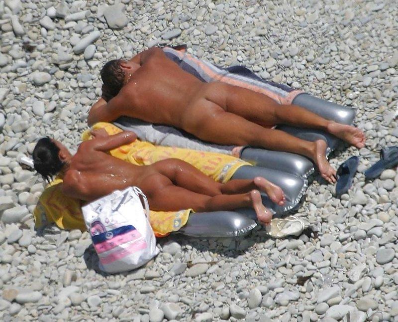 25P Nude Beach Bums
