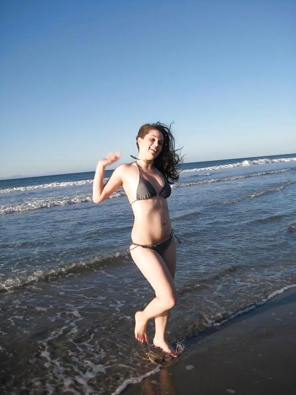 6P Charlotte Vale at the beach