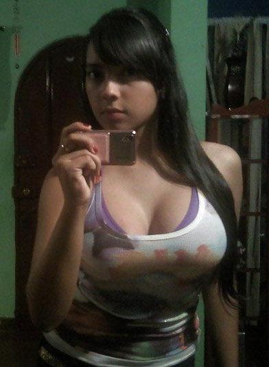 25P Hot teens flashing