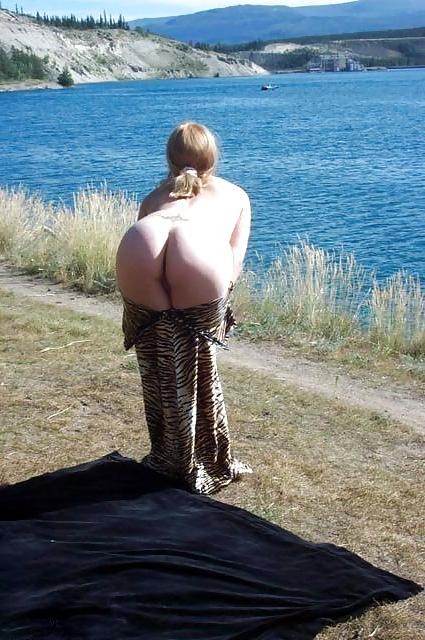 25P NUDE AT THE BEACH