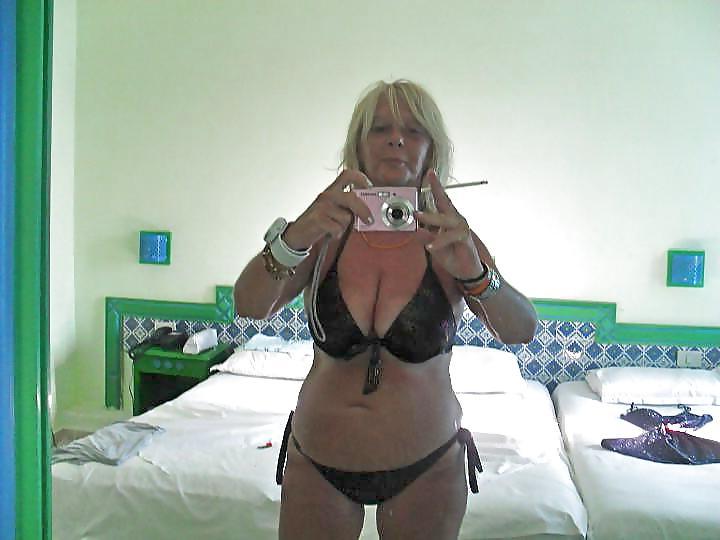 25P Matures at beach