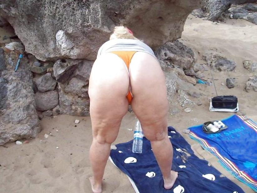 25P Matures at beach