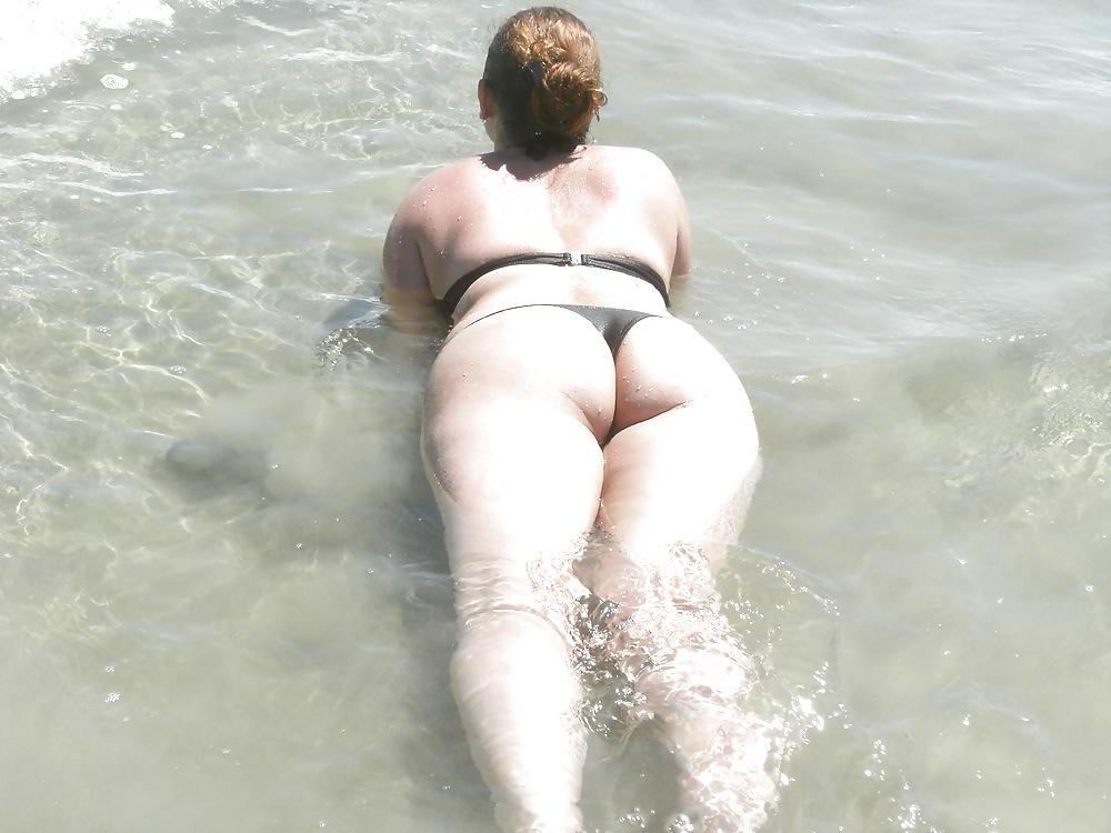 25P Matures at beach