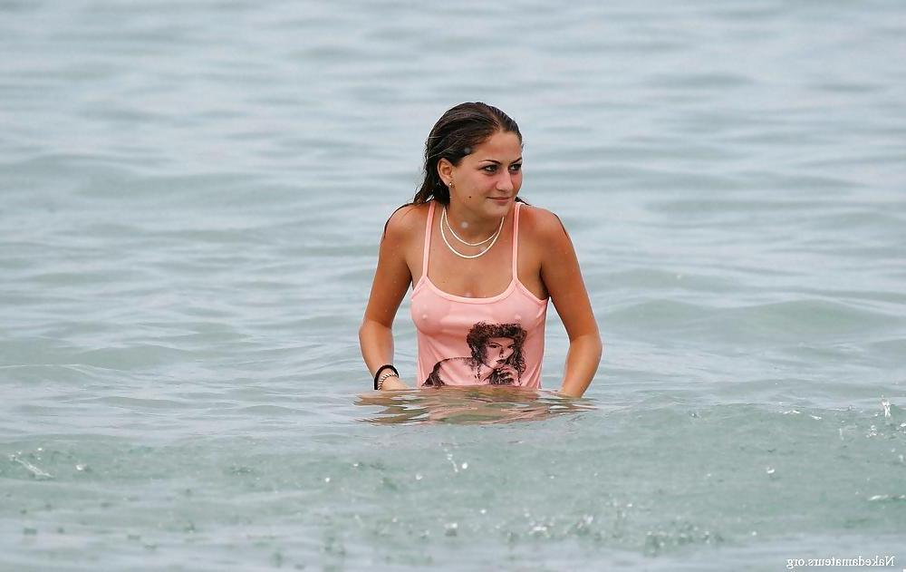 25P New girls the beach